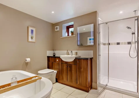 The bathroom at Meadows, Higher Treyone, Hessenford