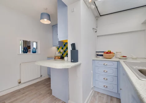 The kitchen at Meadowsweet, Looe