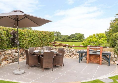 The barbecue area at Meadowview Cottage, Trelash