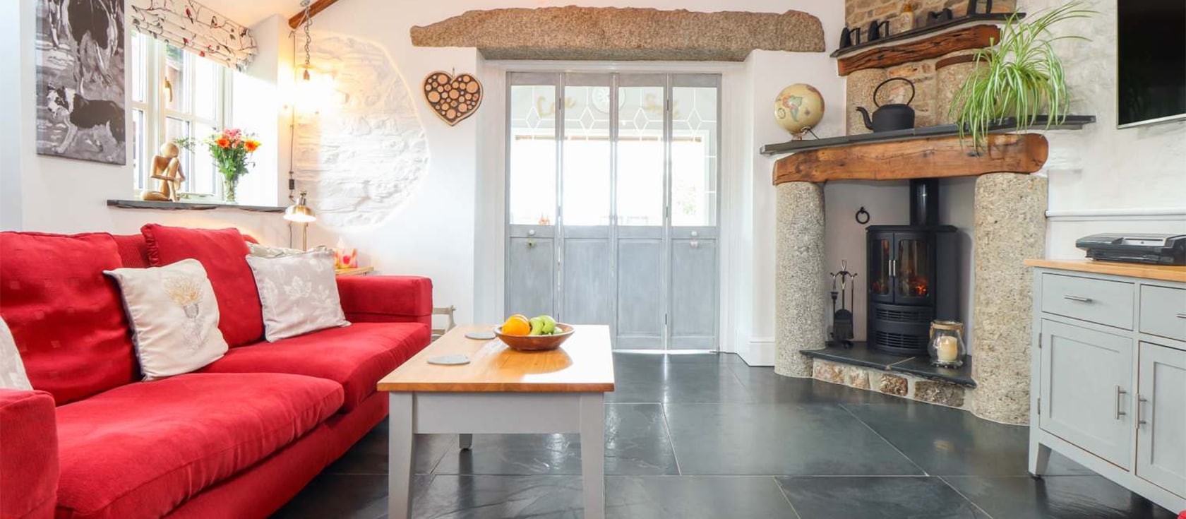 Meadowview Cottage, Trelash is an award-winning 5 star luxury cottage with three bedrooms (one ensuite), upscale furnishings & beautiful garden / meadow views. Gazebo, sauna, gym & off-road parking for three cars near coastal walks & Crackington Haven beach.