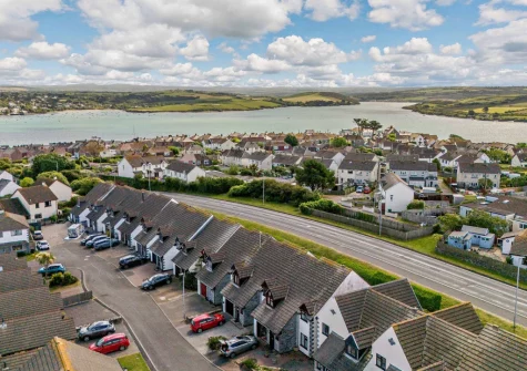 From Mena-Gwins, it's just a short walk from Padstow's acclaimed cafes, bars & restaurants
