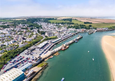 Perched on a hill above Padstow Harbour, Mena-Gwins is a is a superb base for a large group to explore Cornwall's culinary capital