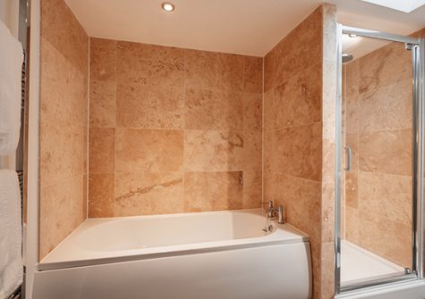 The en-suite to bedroom 1 @ Merchants Rise, Dartmouth