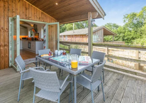 The decked terrace & alfresco dining area at Merlin Lodge, Winnard's Perch