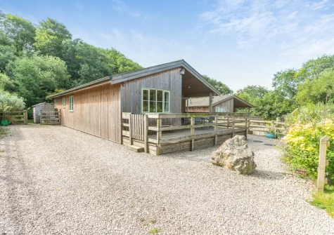 Merlin Lodge is a single-storey lodge, perfect for families & small groups looking to spend quality time in rural comfort