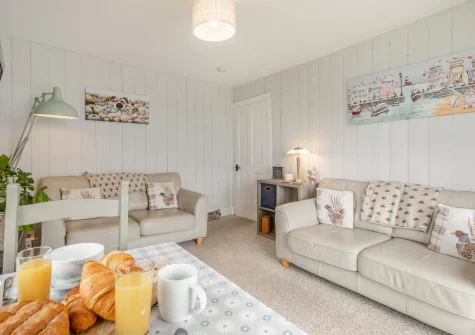 The living & dining area at Merlins Roost, Tintagel