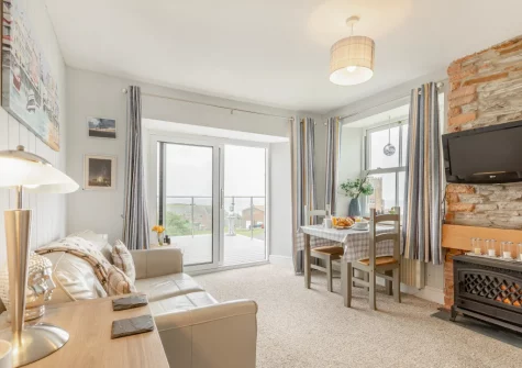 The living & dining area at Merlins Roost, Tintagel