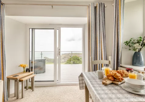 The living & dining area at Merlins Roost, Tintagel