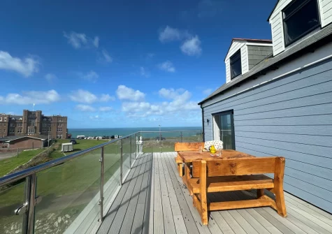The balcony & alfresco dining area at Merlins Roost, Tintagel