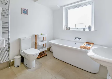 The bathroom at Mermaids, Croyde