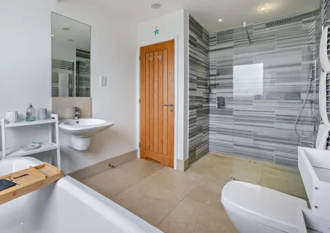 The bathroom at Mermaids, Croyde