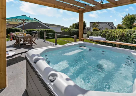 The patio & hot tub at Mermaids, Croyde