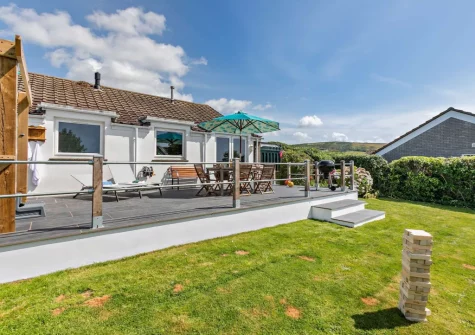 The patio, alfresco dining area & garden at Mermaids, Croyde