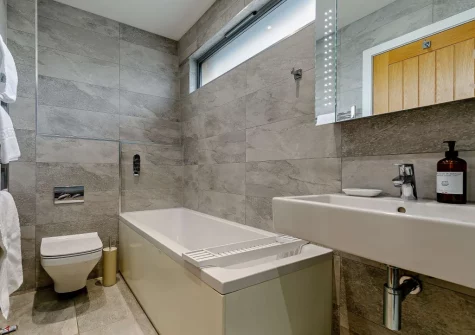 The bathroom at Midships, Charlestown