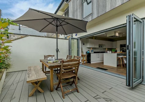 The enclosed patio & alfresco dining area at Midships, Charlestown
