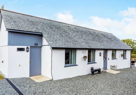 Mill View Cottage enjoys a quiet countryside location, with stunning countryside views, close to the Devon / Cornwall border