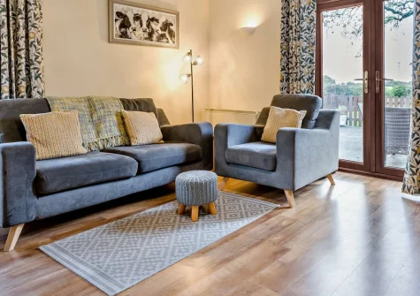 Millpond Stables, Clawton is a welcoming barn conversion nestled in peaceful Devon countryside, perfect for couples or families, featuring open-plan living, woodland walks from your doorstep, and easy access to both Devon and Cornwall coasts.