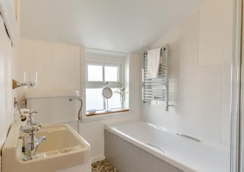 The bathroom at Minmar Cottage, St Ives