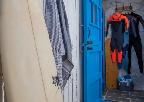 The courtyard garden, with storage for wetsuits & surfboards, at Minmar Cottage, St Ives