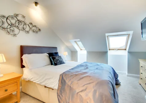 Bedroom #1 at Minnows, Tregolds