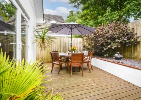 The decked patio, barbecue & alfresco dining area at Minnows, Tregolds