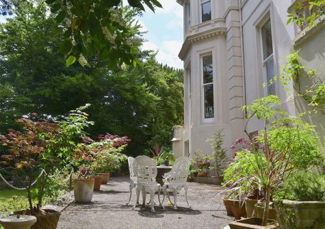 The shared patio at Muntham Holiday Apartments, Wellswood