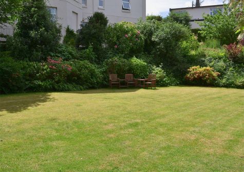 The shared garden at Muntham Holiday Apartments, Wellswood