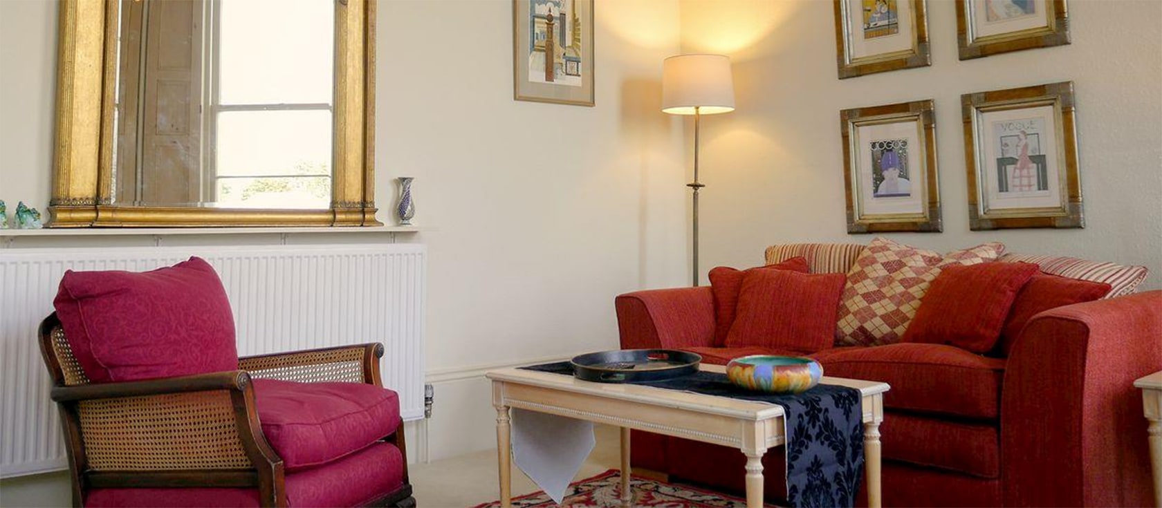 Minton, Muntham Holiday Apartments, Wellswood is a luxury one bedroom apartment in a lavish Victorian villa with one acre gardens. Large rooms include a sitting area, dining bay & modern kitchen. Walk to beach, shops and restaurants in 10 to 15 minutes..