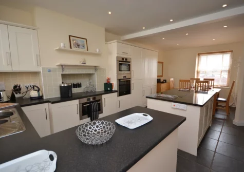 The kitchen & dining area at Missioners Cottage, Appledore