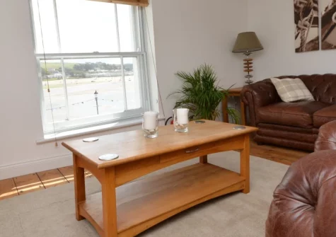 Missioners Cottage, Appledore is a stylish three-bedroom retreat in the heart of this historic fishing village, boasting superb estuary views from the elevated lounge, level access to galleries and waterside dining, and beaches moments away.