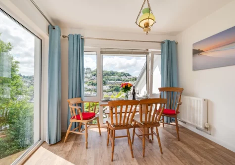 The dining area at Mizzen Cottage, Looe