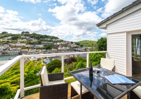 The decked balcony & alfresco dining area at Mizzen Cottage, Looe