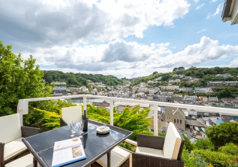 Enjoy fantastic river views from the decked balcony & alfresco dining area when you stay at Mizzen Cottage, Looe