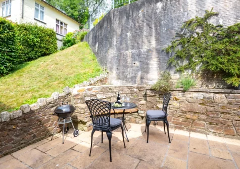 The patio, barbecue, outdoor sitting area & garden at Mizzen Cottage, Looe