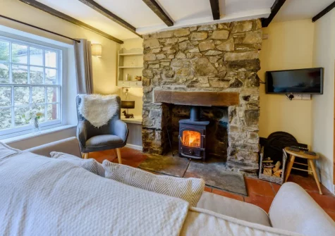 The living area at Mole End, Appledore