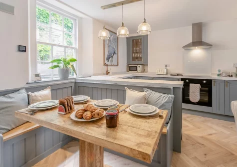 The dining area at Mole End, Fowey