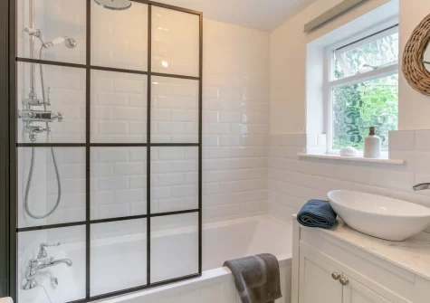 The bathroom at Mole End, Fowey