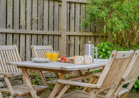 The decked patio, barbecue & alfresco dining area at Molesworth Cottage, Egloshayle