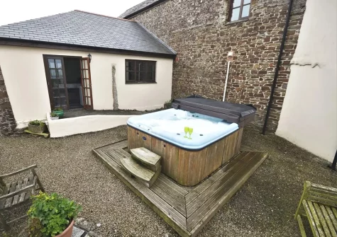 The hot tub at Monks Treasure, Yeomadan
