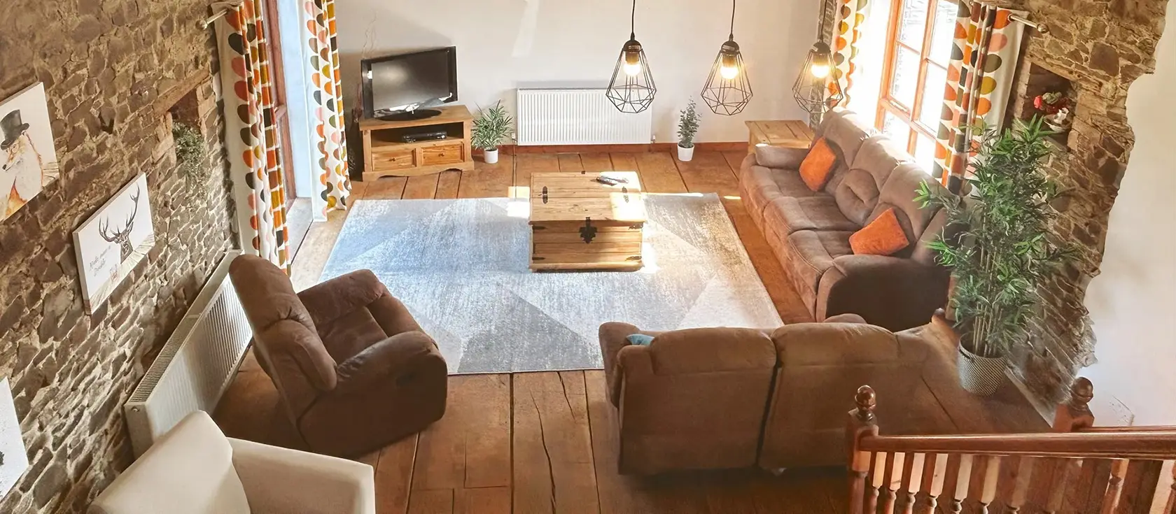 Monks Treasure, Yeomadan is a charming barn conversion for eight guests with private hot tub, games room featuring full-sized snooker table, and farm activities. Perfect for families seeking authentic rural escapes near Devon-Cornwall's coastline.
