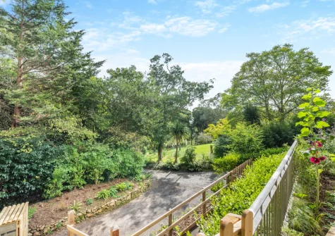 Access to the lodge is via a few steps and a sloping path
