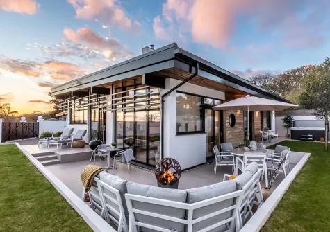 The patio, alfresco dining & outdoor sitting area at patio, alfresco dining & outdoor sitting area