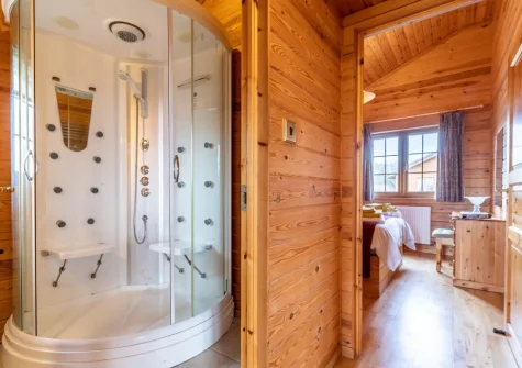 The shower room at Moorhen Lodge 18 at Clovelly Lakes, Higher Clovelly