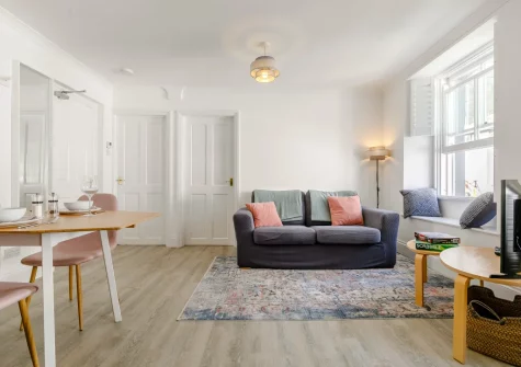 The living & dining area at Mor Apartment, Looe