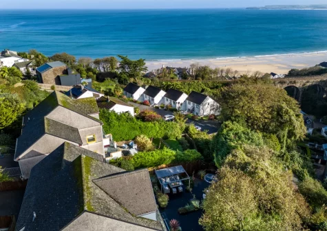 Morva is a stylish and sophisticated seaside getaway enjoying breathtaking Carbis Bay views from almost every window