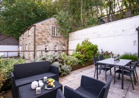The rear terrace garden & alfresco dining area at Morvah, 7 Zodiac House, Porthcurno