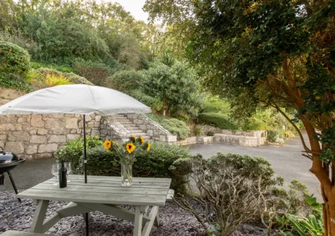 The front garden & alfresco dining area at Morvah, 7 Zodiac House, Porthcurno