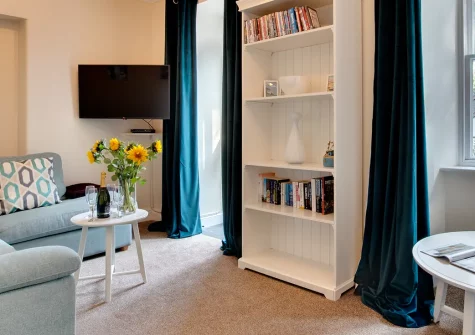 Morvah, Porthcurno is a charming two-bedroom apartment with a south-facing garden, BBQ, and direct beach access. Ideal for families and couples seeking authentic Cornish charm near dramatic cliffs, cultural attractions, and beautiful beaches.