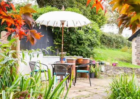 The outdoor patio at Muddykins Cottage, Muddiford