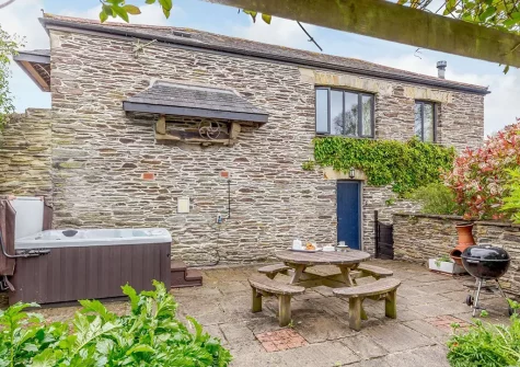 The patio, barbecue, alfresco dining area & hot tub at Mulberry, South Torfrey Farm, Golant